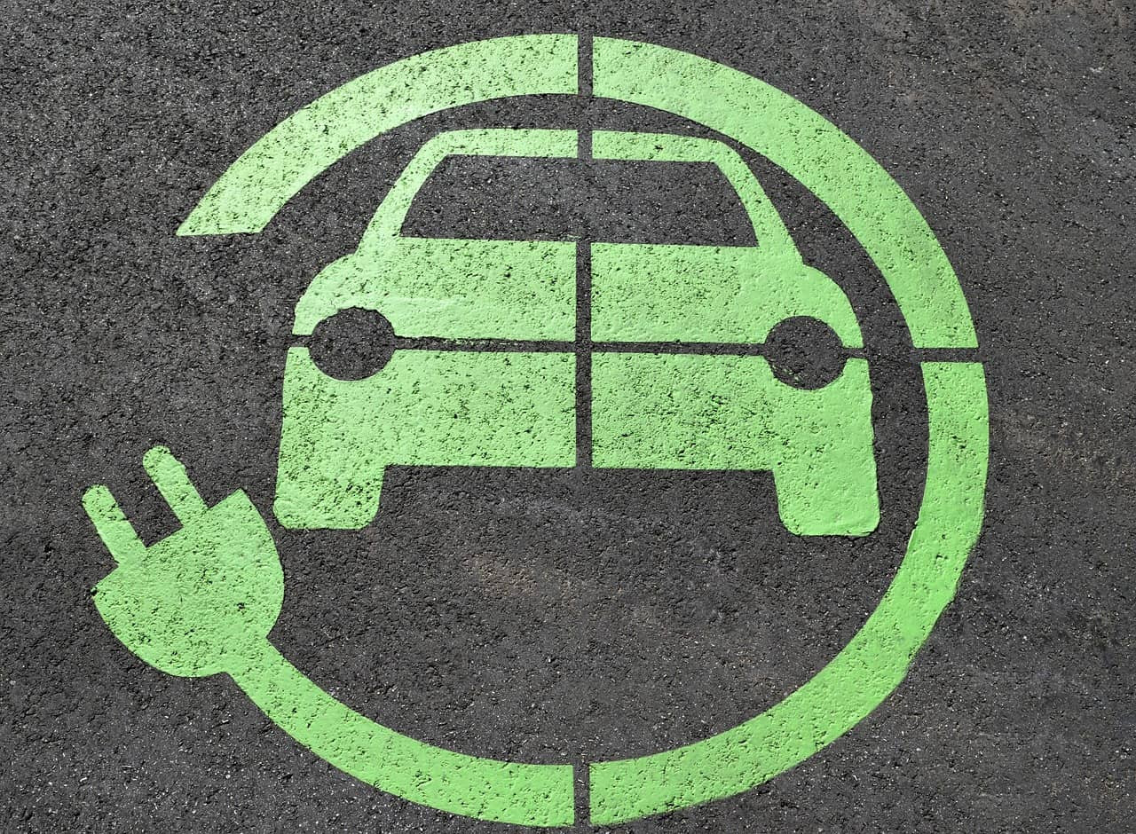 Guide : choisir une voiture électrique ou hybride ?